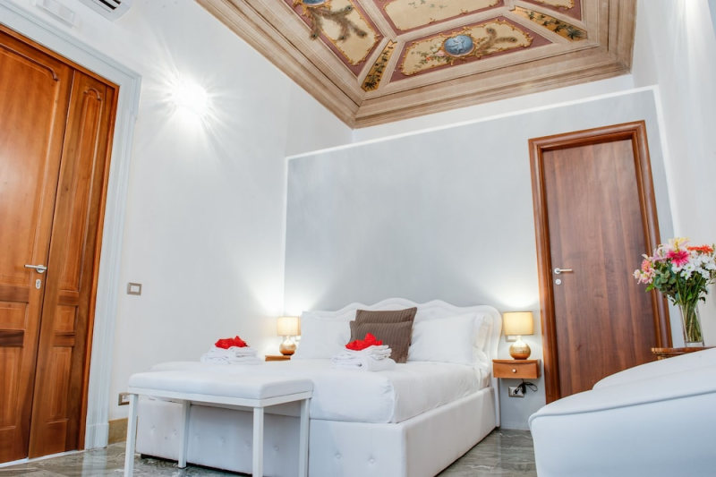 Lh Royal Suites photo 2