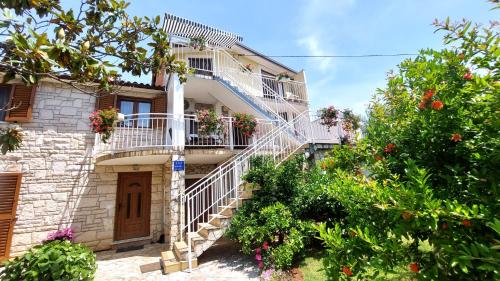 MARA House with Apartments photo 2