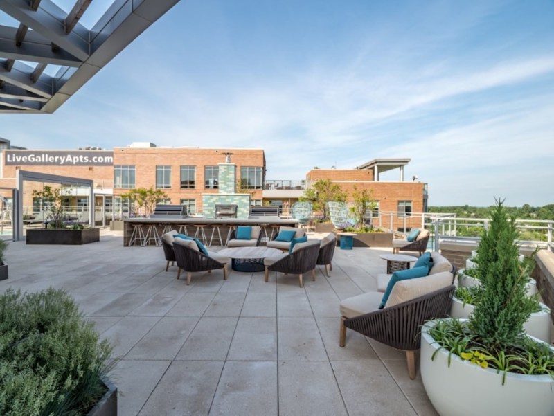 Bluebird Suites near Chevy Chase photo 4