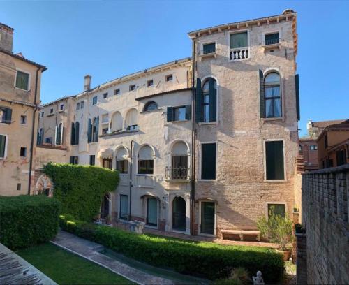 Palazzo Contarini Della Porta Di Ferro photo 5