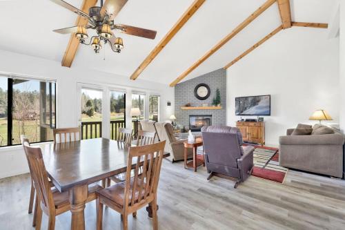 Sunny Side Up - Golf & Ski Townhouse at Bear Mountain Resorts photo 4