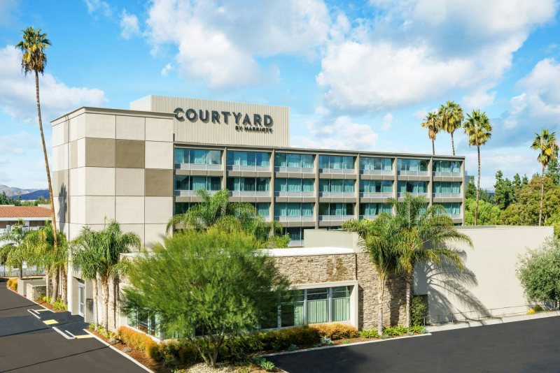 Courtyard By Marriott Los Angeles Woodland Hills photo 2