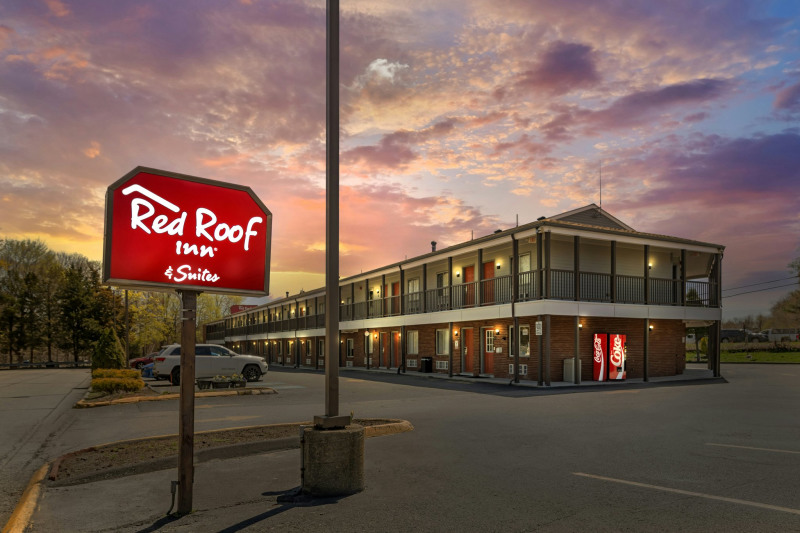 Red Roof Inn & Suites Swansea photo 3