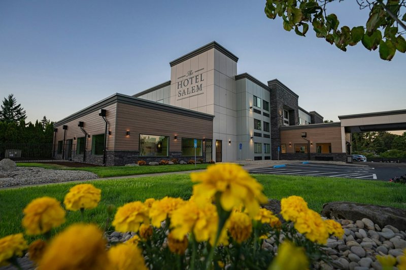 Phoenix Inn Suites Salem photo 3