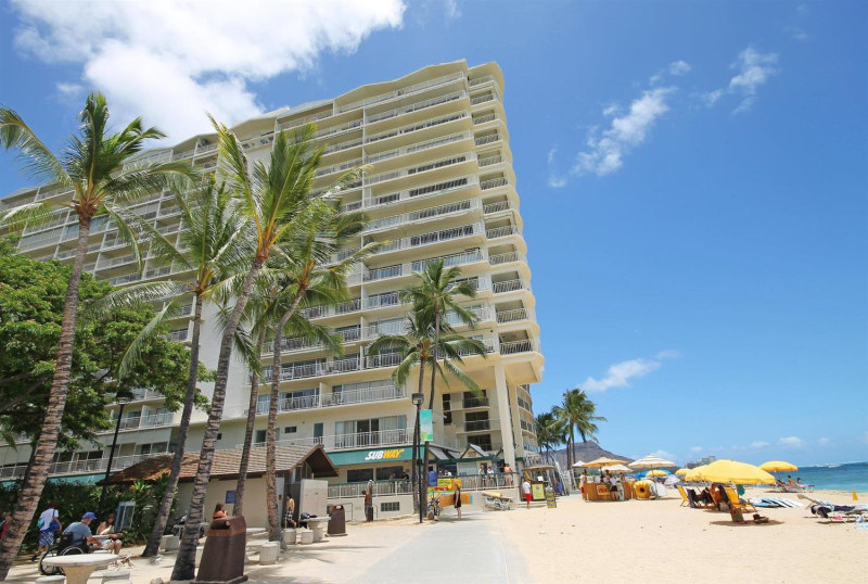 Castle Waikiki Shore Beachfront Condos photo 3