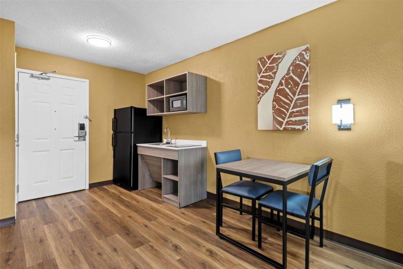Suburban Studios Charlotte - Executive Park photo 4