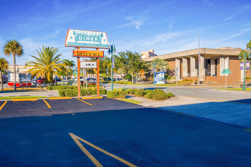 Sunrise Inn Oyo Titusville Fl photo 3