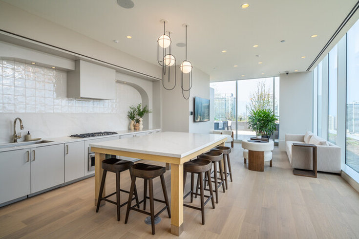 Suite Home At 868 Wells – Chicago, IL