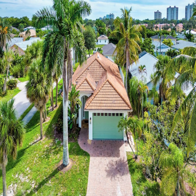 Neapolitan - Newly Renovated 3-BR Luxury Home with Private Pool. Enjoy a Fully Equipped Kitchen and Free Wi-Fi photo 3