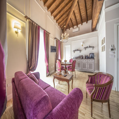 Lady Capulet Apartments photo 3
