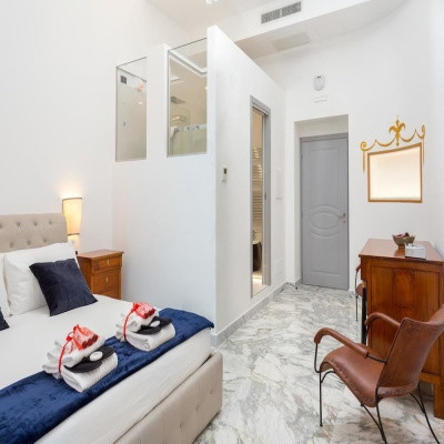 Queen Palace Suites photo 2