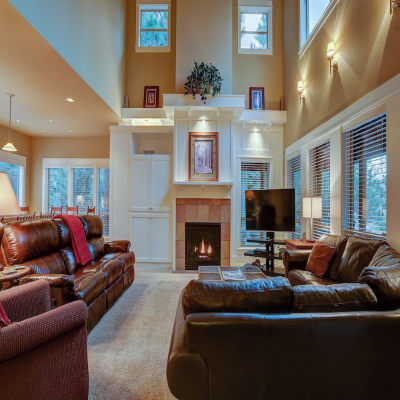 Big Pine Home with Hot Tub Close to Deschutes River Trail by RedAwning photo 3