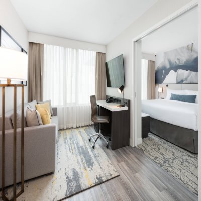 Delta Hotels By Marriott Vancouver Downtown Suites photo 2