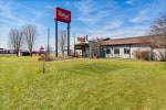 Red Roof Inn & Suites Tomah photo 2