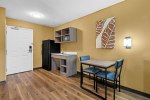 Suburban Studios Charlotte - Executive Park photo 2