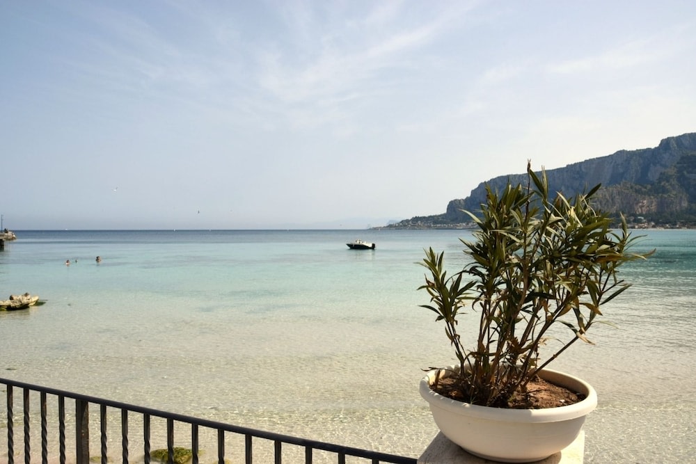 Palermo Mare Holidays photo 1