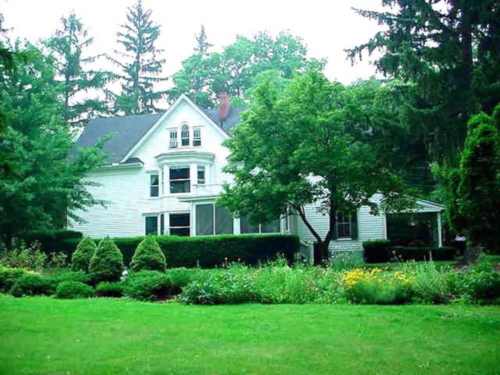 18 Vine Inn & Carriage House photo 1