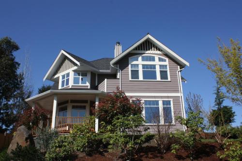 Eaglenest Manor Cowichan photo 1