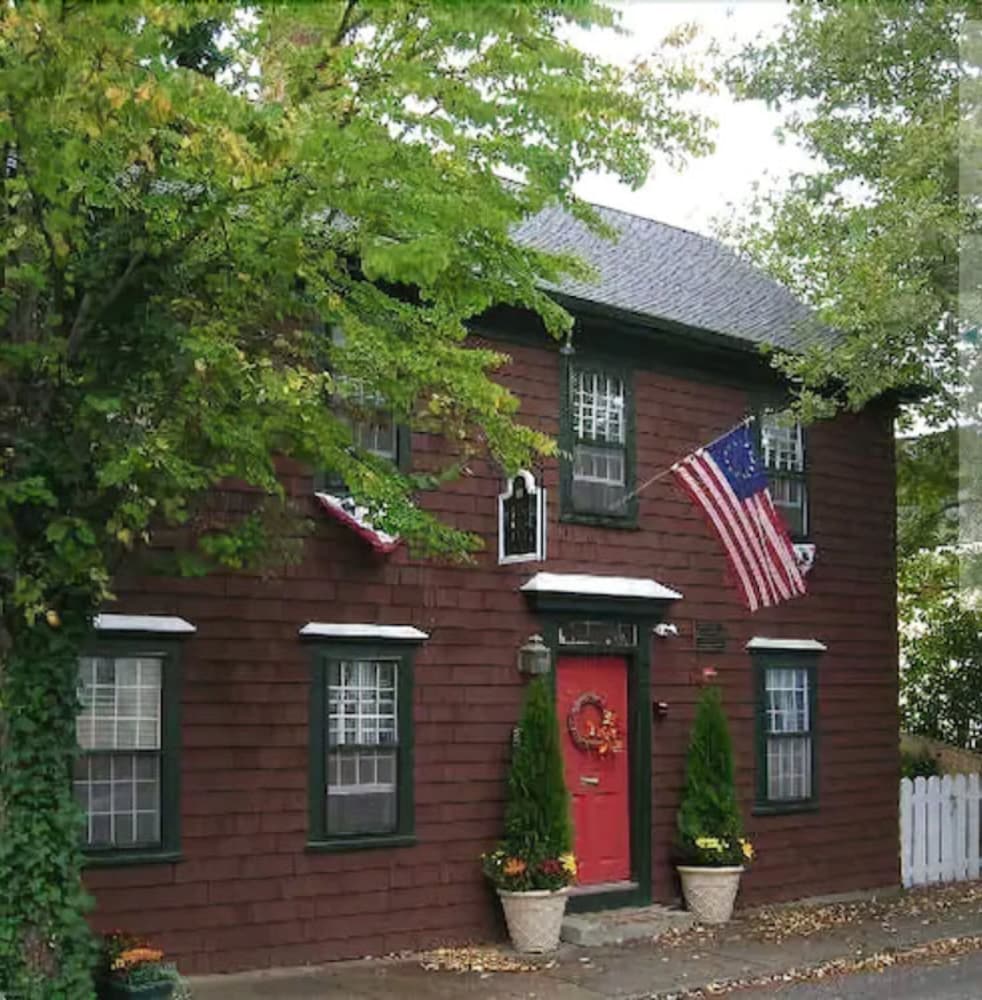 Melville House photo 1