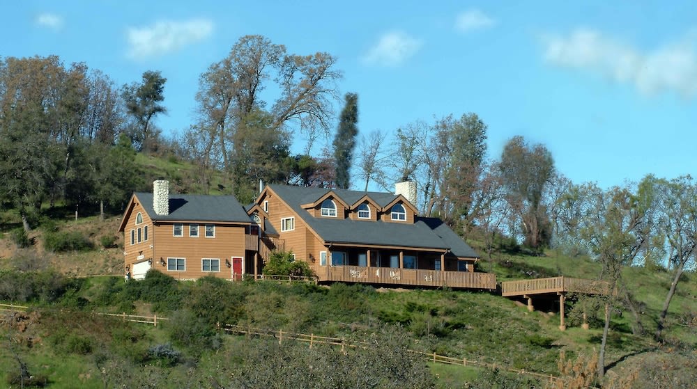 Tucker Peak Lodge photo 1