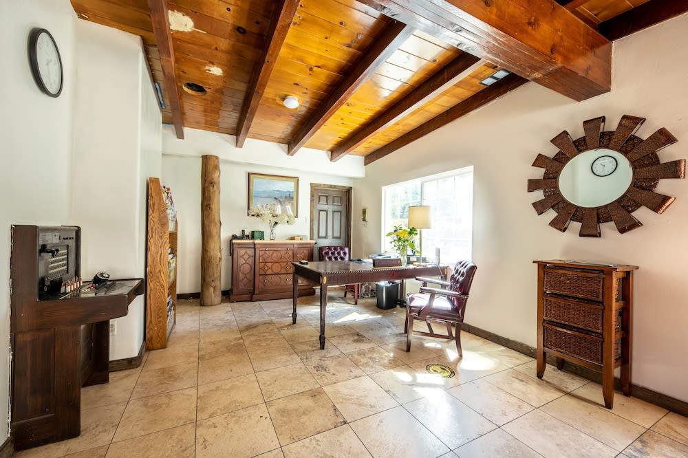 Emerald Bay Lodge photo 1