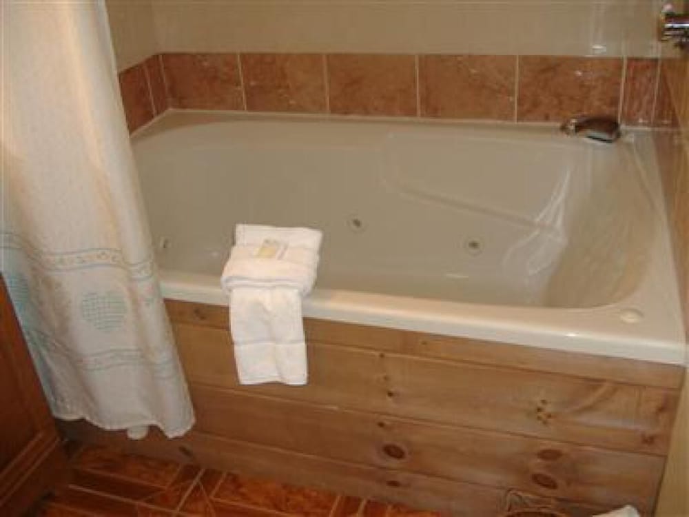 Sturbridge Country Inn photo 1