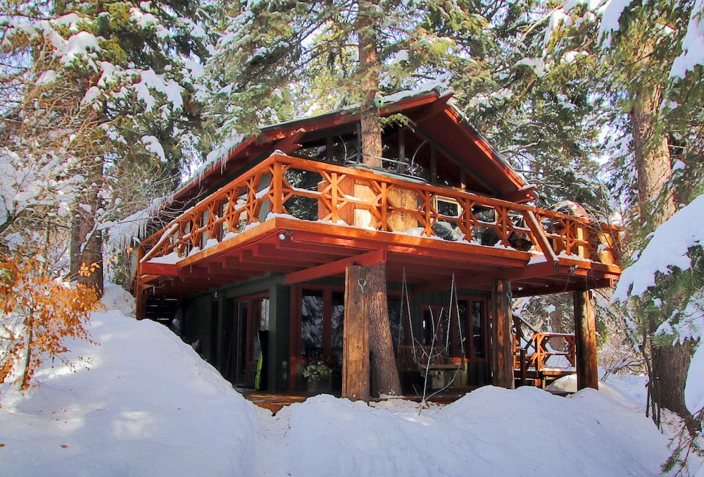 Treehouse by the Stream photo 1
