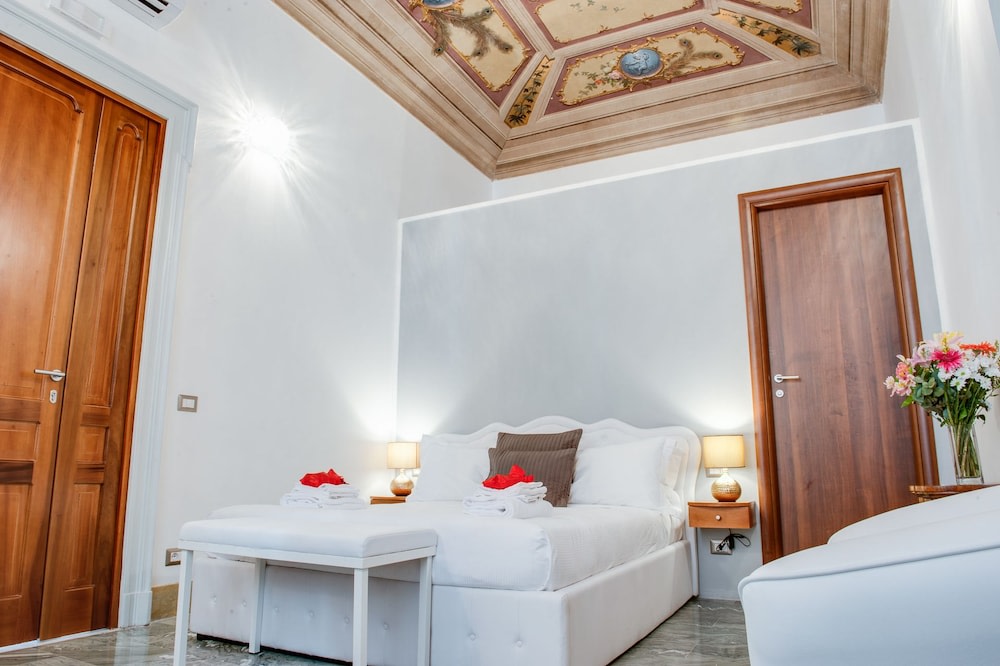 Lh Royal Suites photo 1