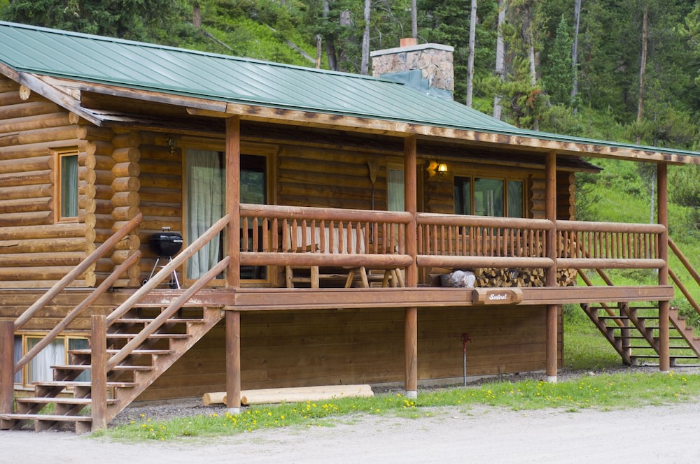 320 Guest Ranch photo 1