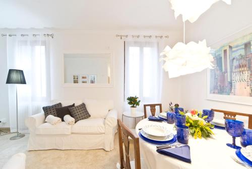 Lovely and Central Apartment for Two 10 min Walk from St Mark s Square Venice Heaven Apartments Collection photo 1