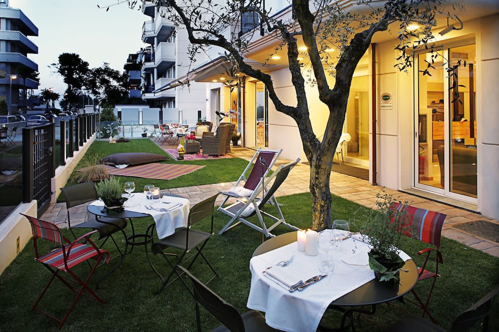 D-Place Hotel & Suite photo 1