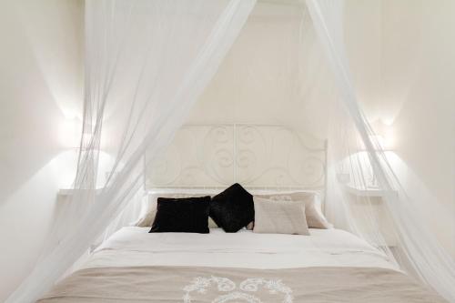 Elegant Apartment Behind the Colosseum photo 1