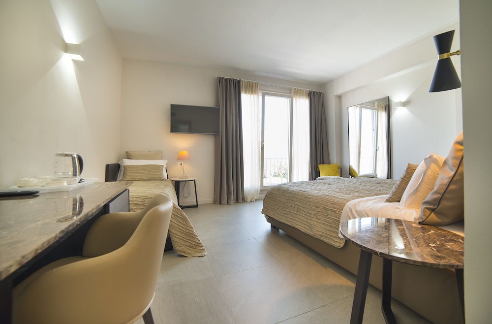 Garda Room photo 1