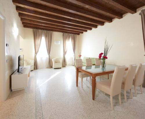 Juliet House photo 1