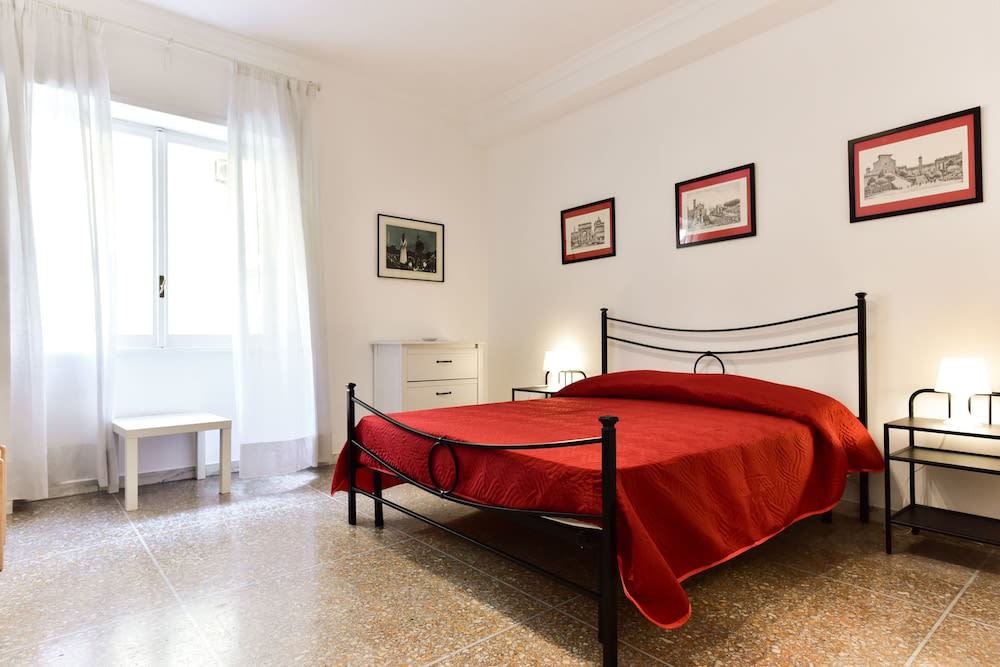 Red & White Vatican Apartment photo 1