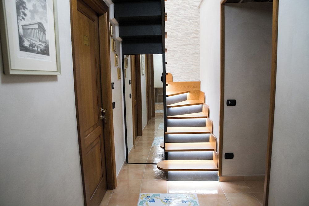 Vittoria Guest House - Salerno photo 1