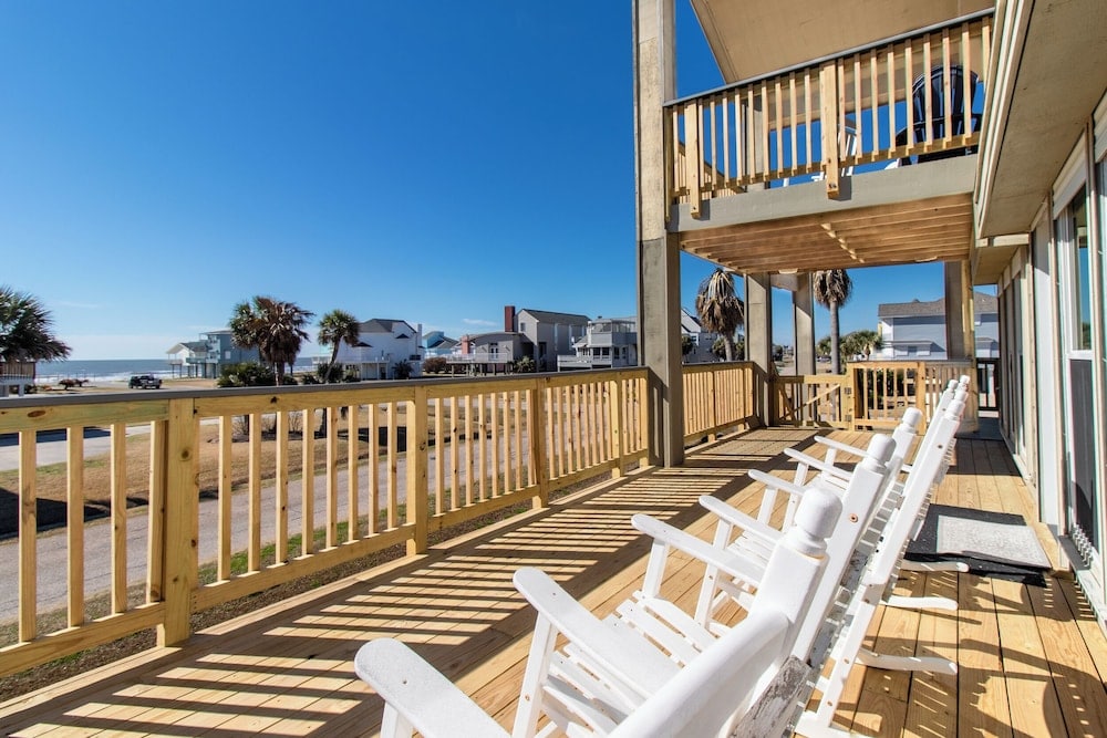 All Decked Out by Ryson Vacation Rentals photo 1