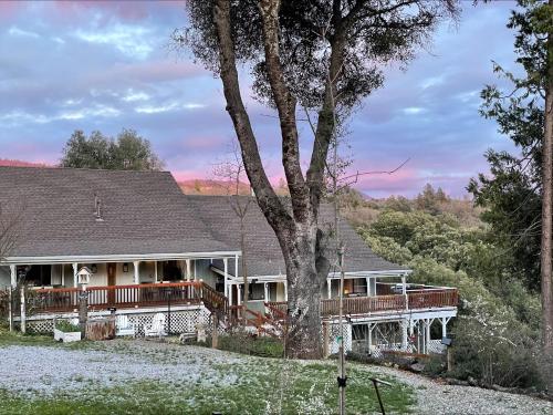 Sierra Mountain Lodge - Vacation Rentals - Yosemite photo 1