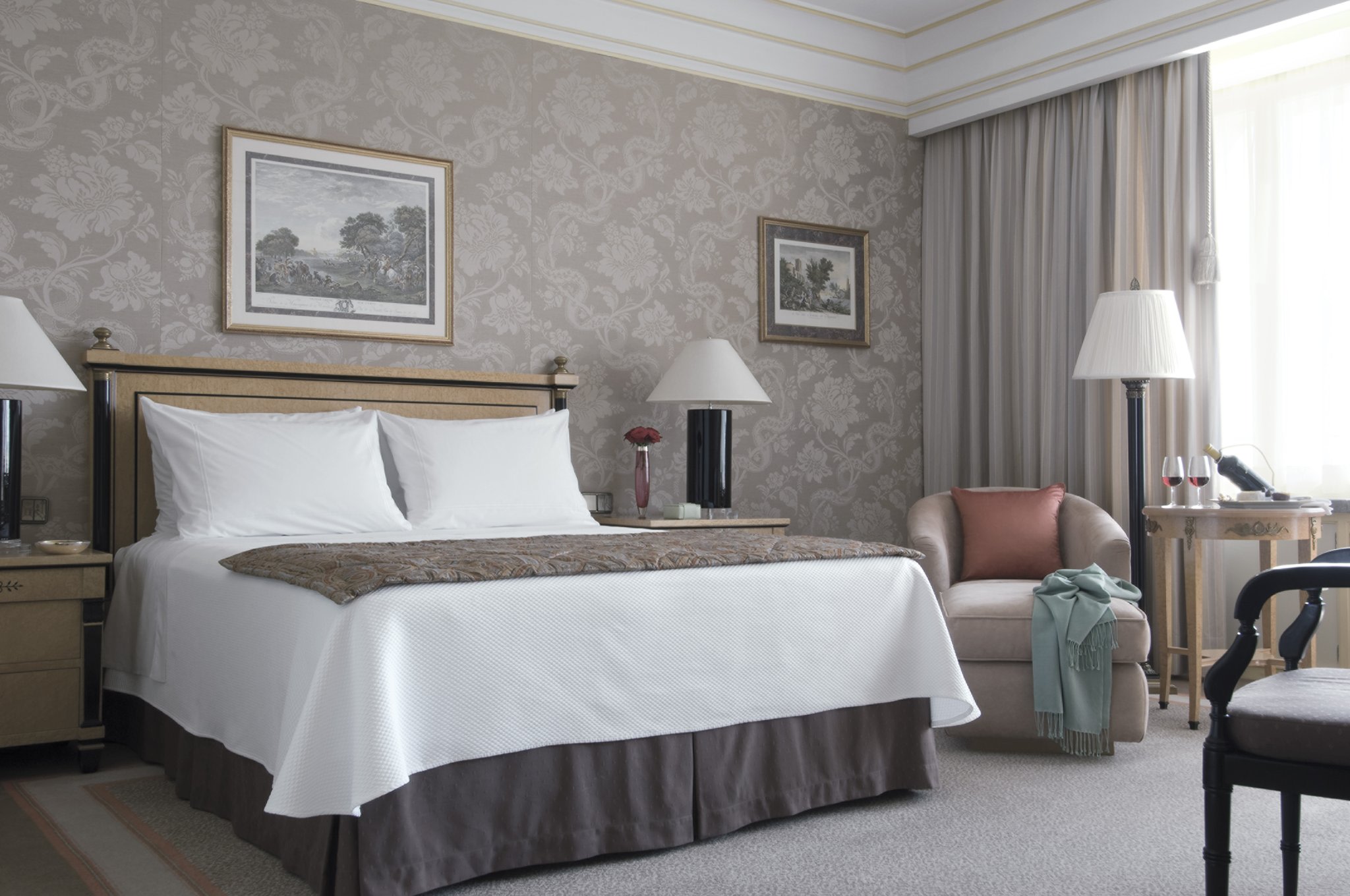 Superior City-View Room – King