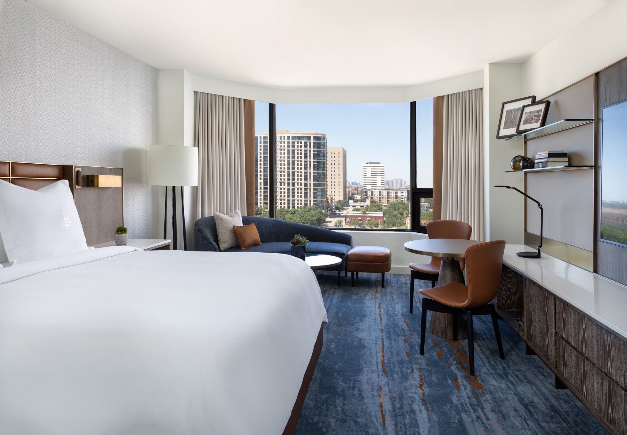 Deluxe Mobility Impaired Accessible Room – King