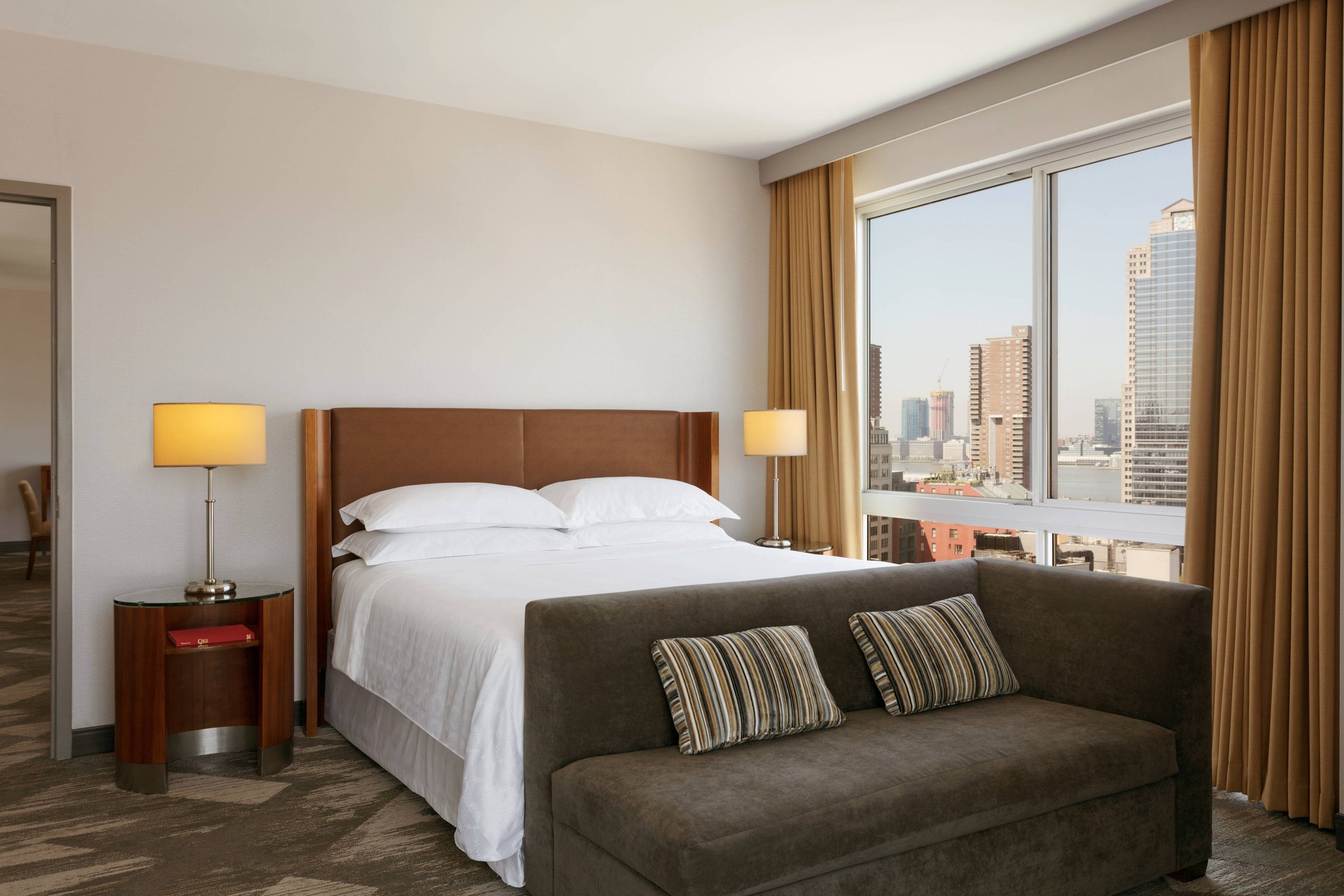  (Guest room)