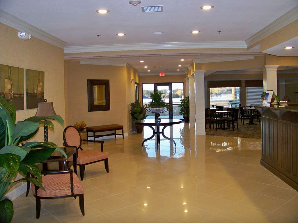  (Lobby view)