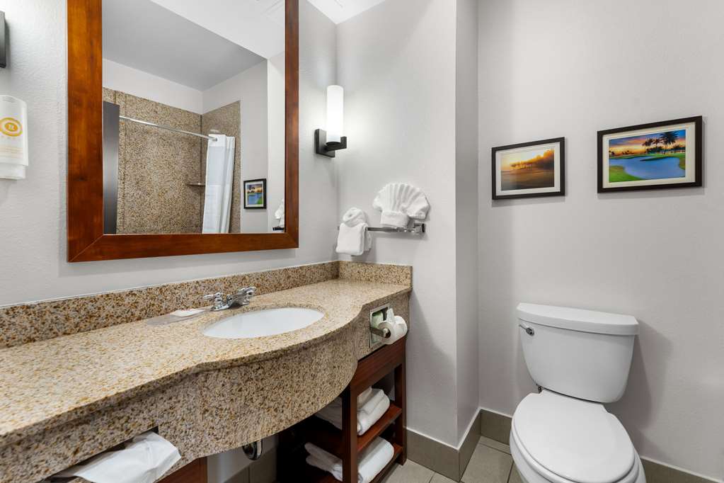  (Guest room)