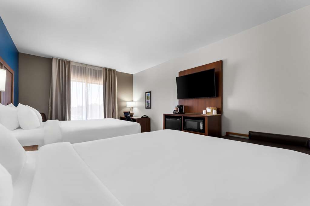  (Guest room)