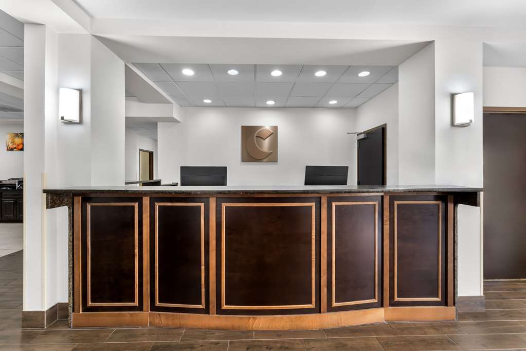  (Lobby view)