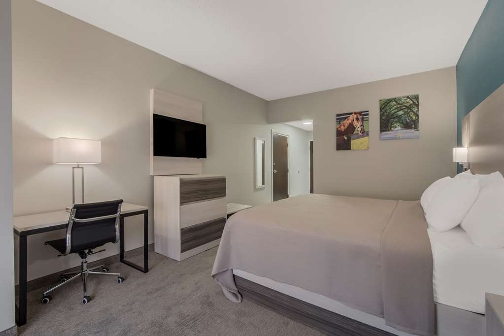  (Guest room)