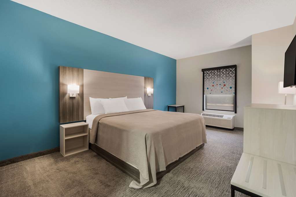  (Guest room)