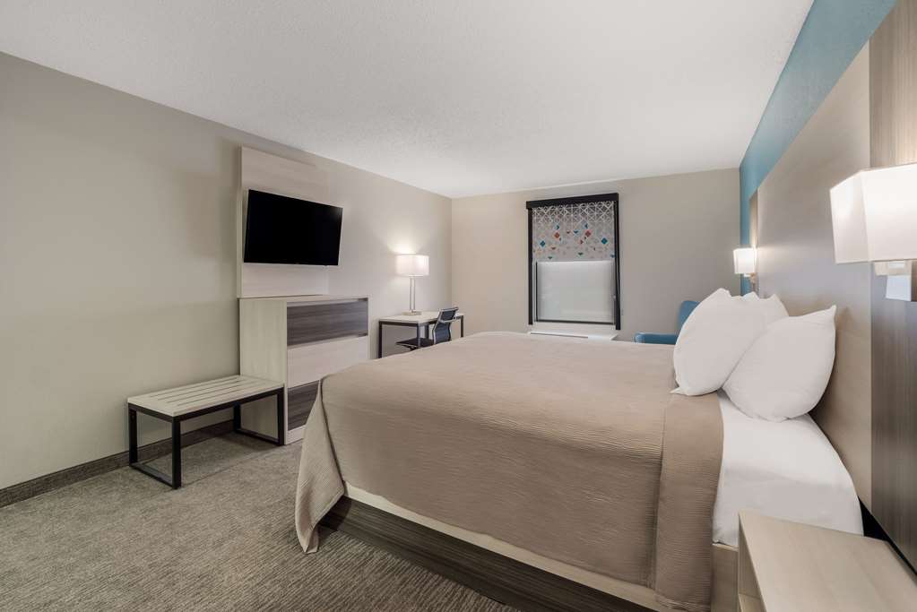  (Guest room)