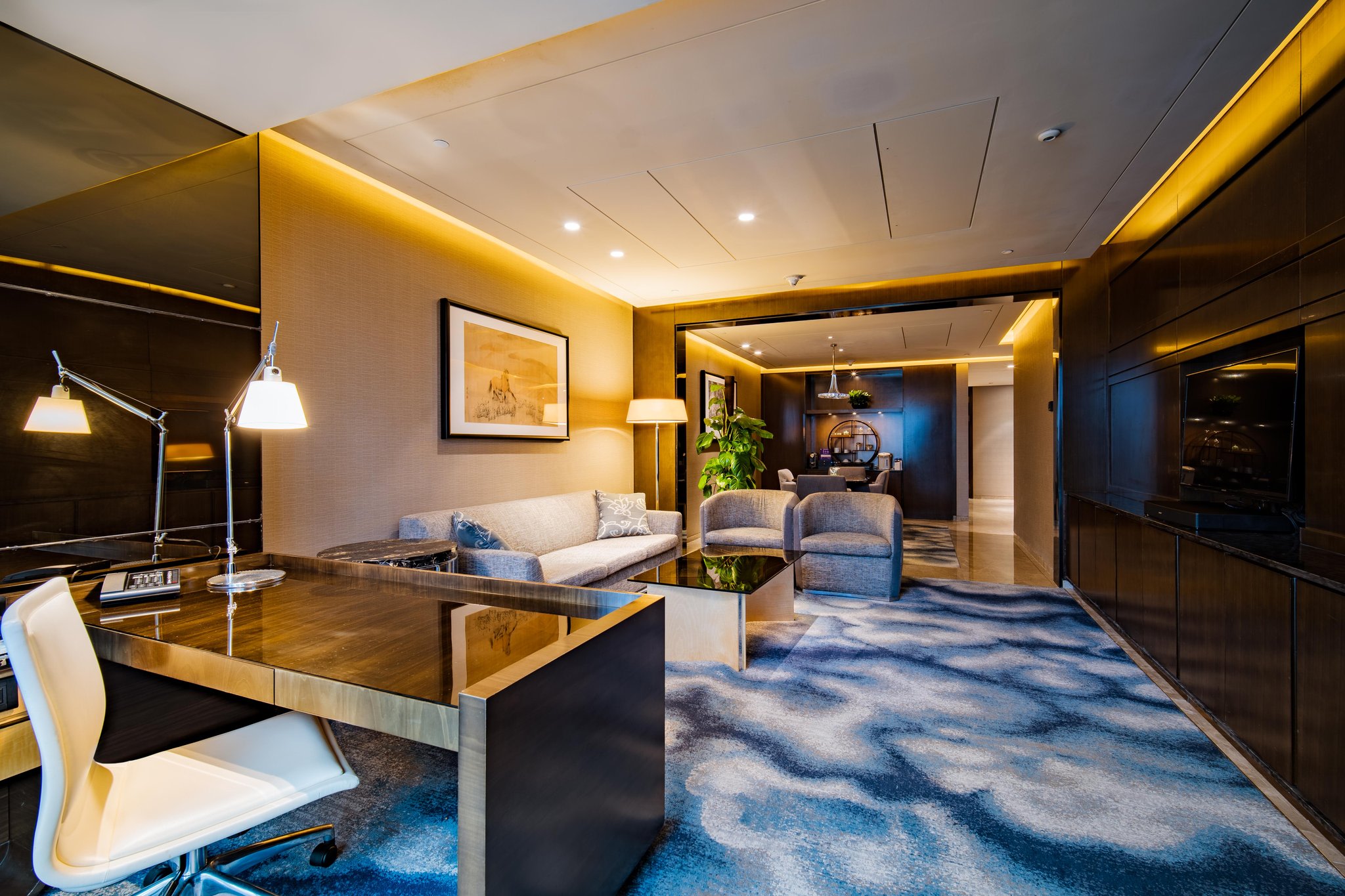 Deluxe Suite – Two Doubles