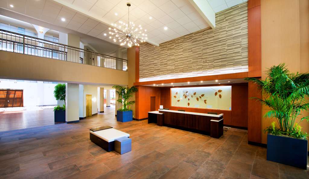  (Lobby view)